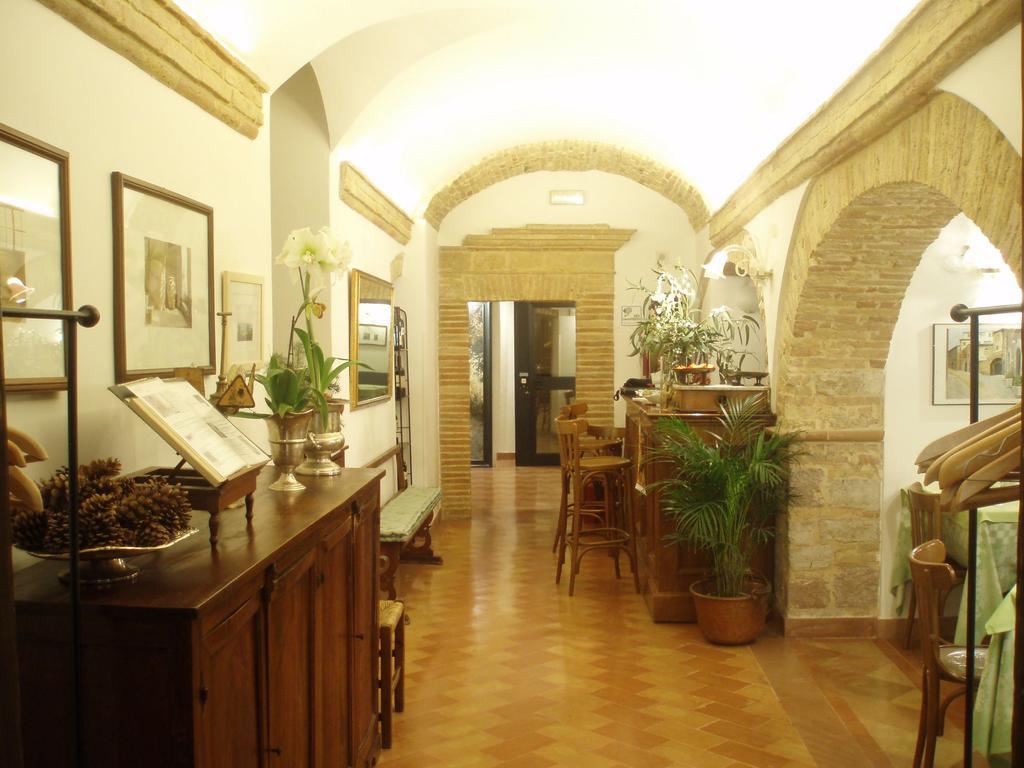 Hotel Trattoria Pallotta Assisi Exterior photo